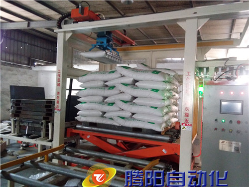 全自動(dòng)碼垛機(jī)提升工作速度加強(qiáng)生產(chǎn)